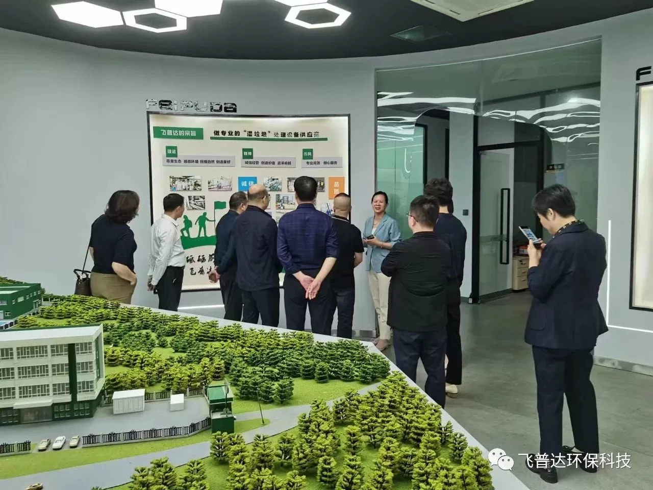 Leaders of Loudi City Urban Management and Comprehensive Law Enforcement Bureau and Jiaxing Housing and Construction Bureau visited our company for inspection and guidance